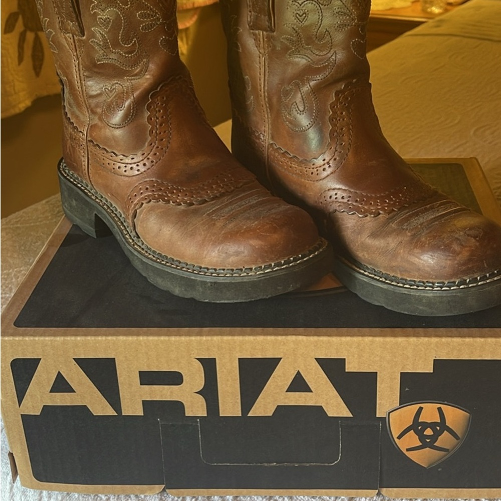 Ladies Ariat riding boots size 6 1/2